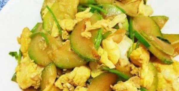 角瓜吃的做法,清炒角瓜，营养又开胃