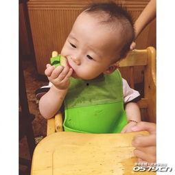 儿童拍摄吃瓜视频,宝宝吃瓜萌态瞬间捕捉