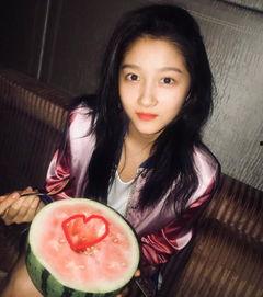 关晓彤吃瓜能手,娱乐圈吃瓜能手，揭秘明星幕后故事